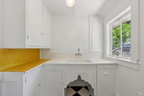 17 10th Street Petaluma CA 94952