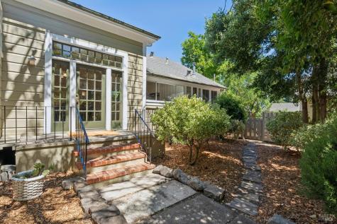 17 10th Street Petaluma CA 94952