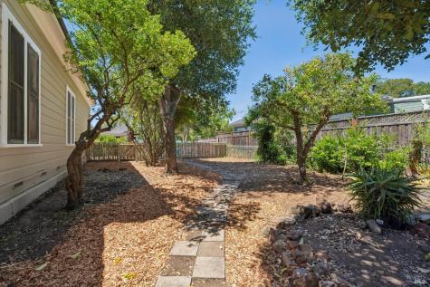 17 10th Street Petaluma CA 94952