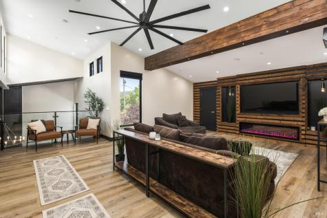 18015 Riverside Drive Sonoma CA 95476