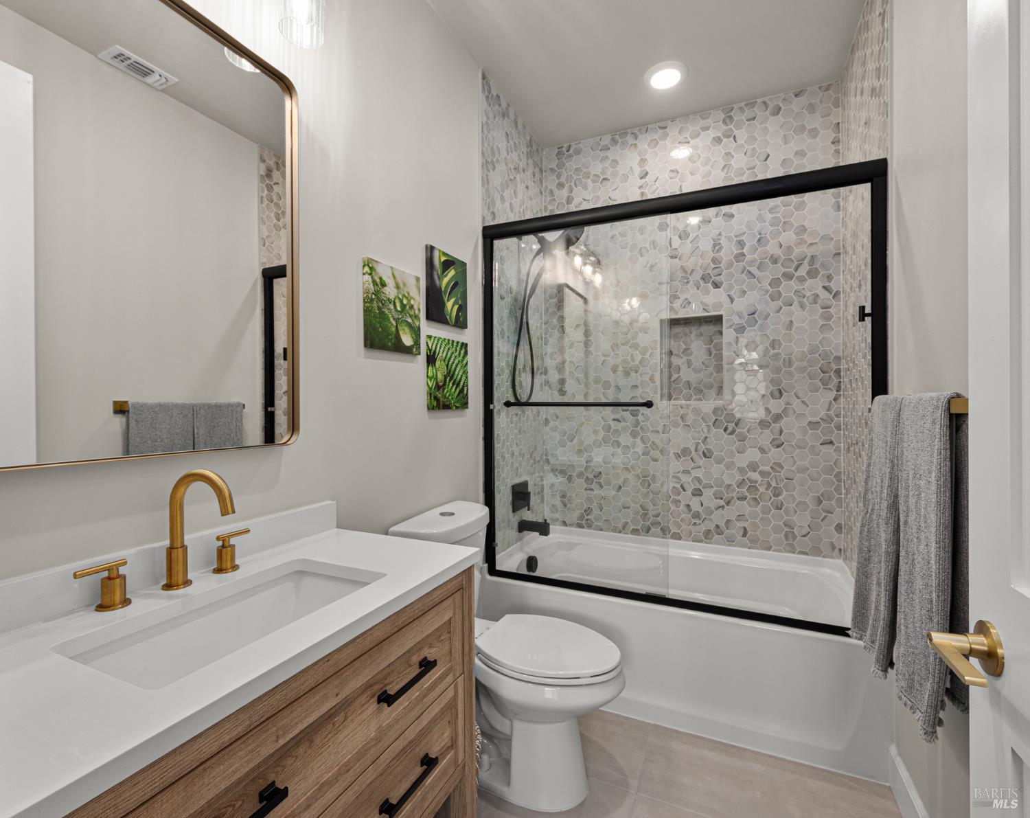 3747 Paxton Place Santa Rosa CA 95404