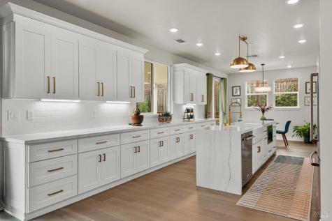 3747 Paxton Place Santa Rosa CA 95404
