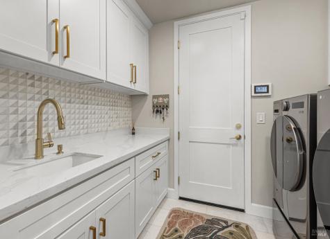 3747 Paxton Place Santa Rosa CA 95404