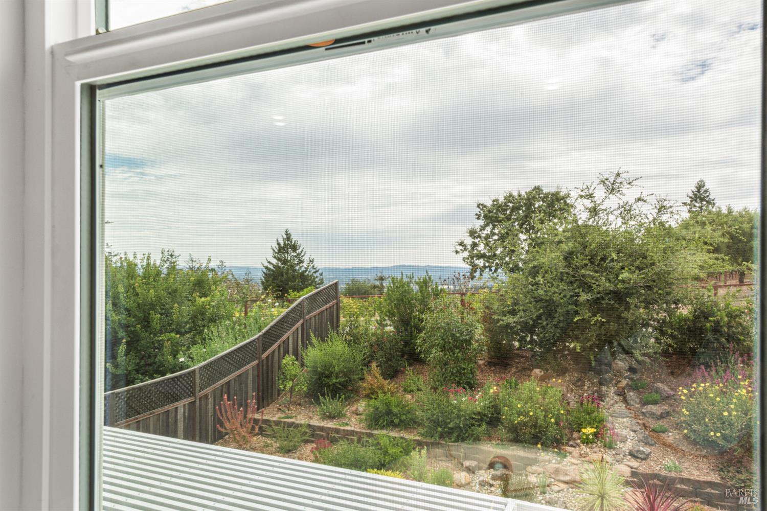 3747 Paxton Place Santa Rosa CA 95404