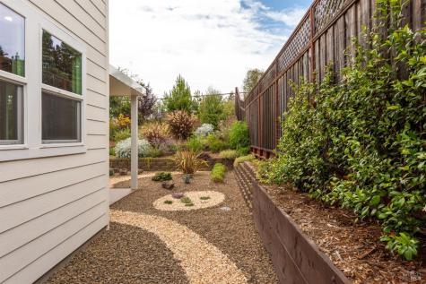 3747 Paxton Place Santa Rosa CA 95404