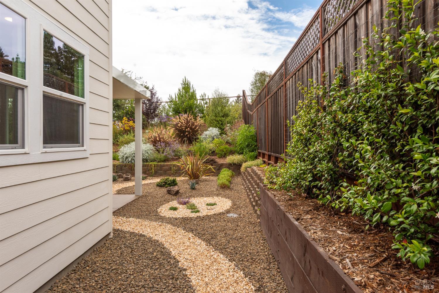3747 Paxton Place Santa Rosa CA 95404