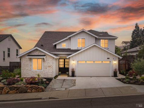 3747 Paxton Place Santa Rosa CA 95404