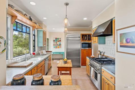 1212 N Fitch Mountain Road Healdsburg CA 95448