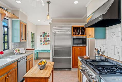 1212 N Fitch Mountain Road Healdsburg CA 95448