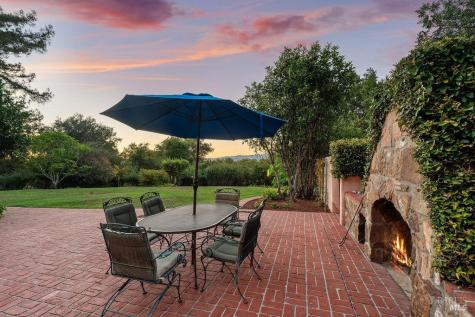 1212 N Fitch Mountain Road Healdsburg CA 95448