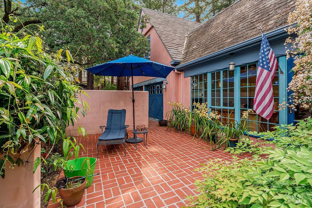 1212 N Fitch Mountain Road Healdsburg CA 95448
