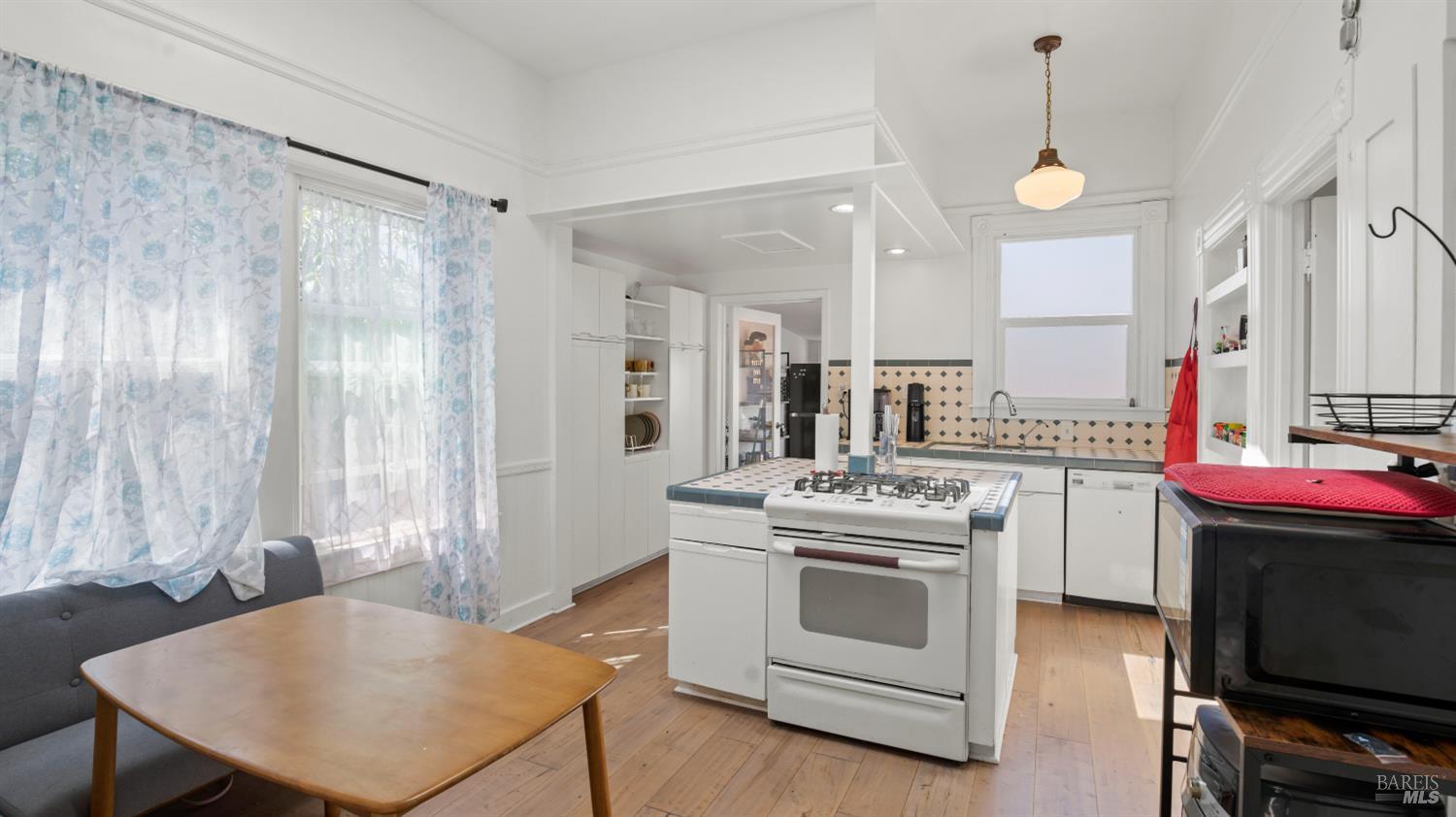 1160 Powell Street Oakland CA 94608