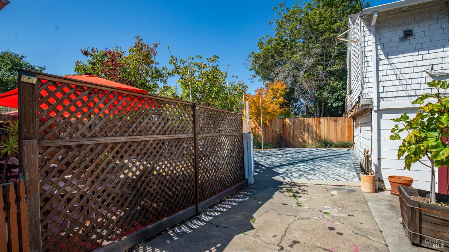 1160 Powell Street Oakland CA 94608
