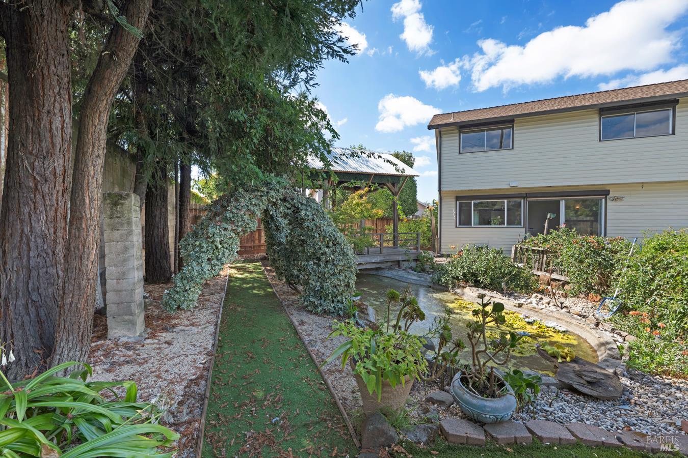 1008 Santa Clara Lane Petaluma CA 94954