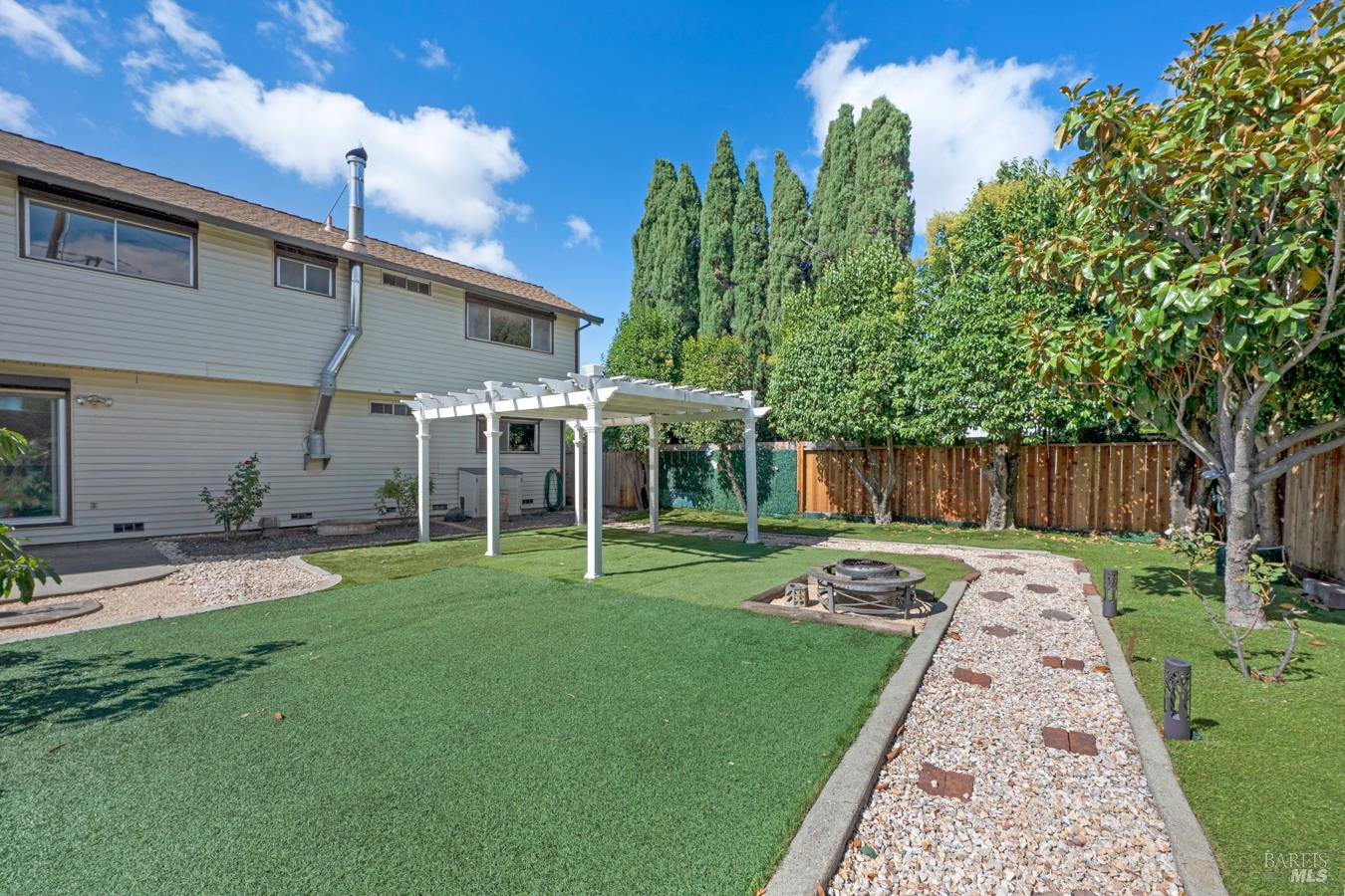 1008 Santa Clara Lane Petaluma CA 94954