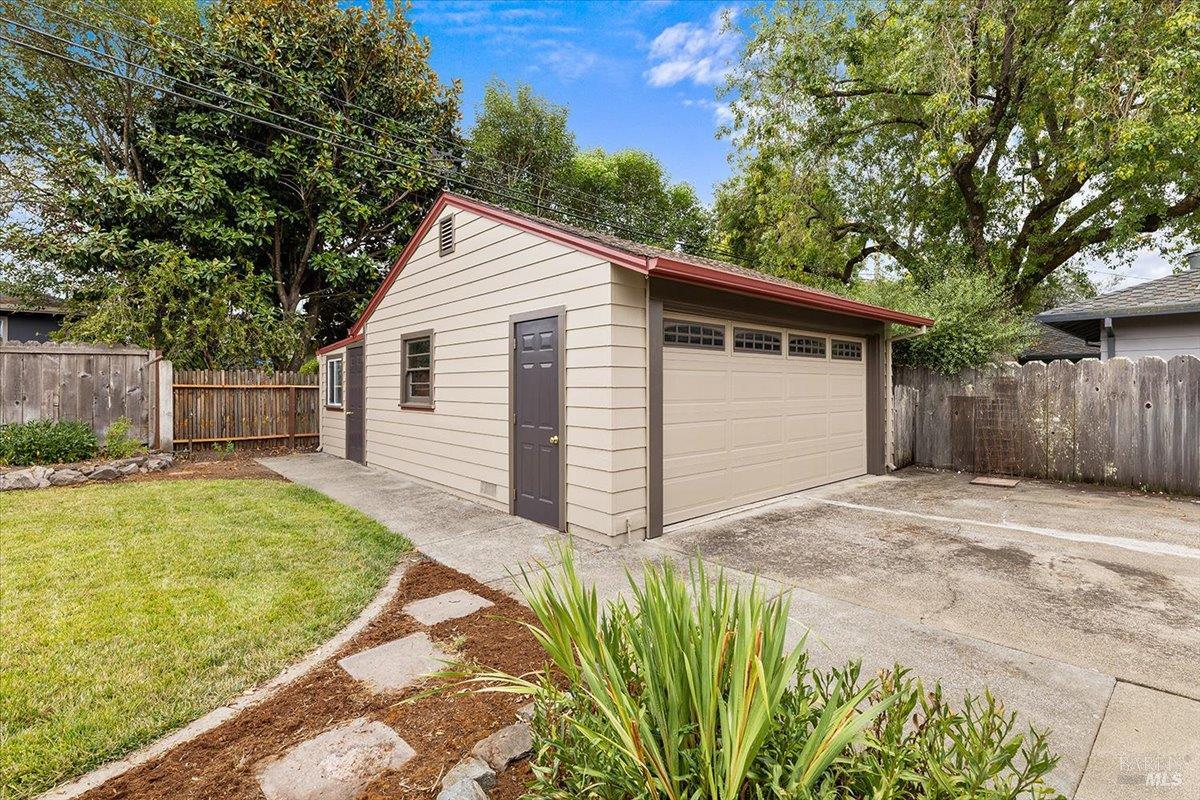 2112 Geary Drive Santa Rosa CA 95404