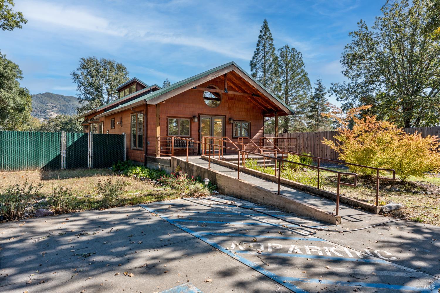 10185 East Road Redwood Valley CA 95470
