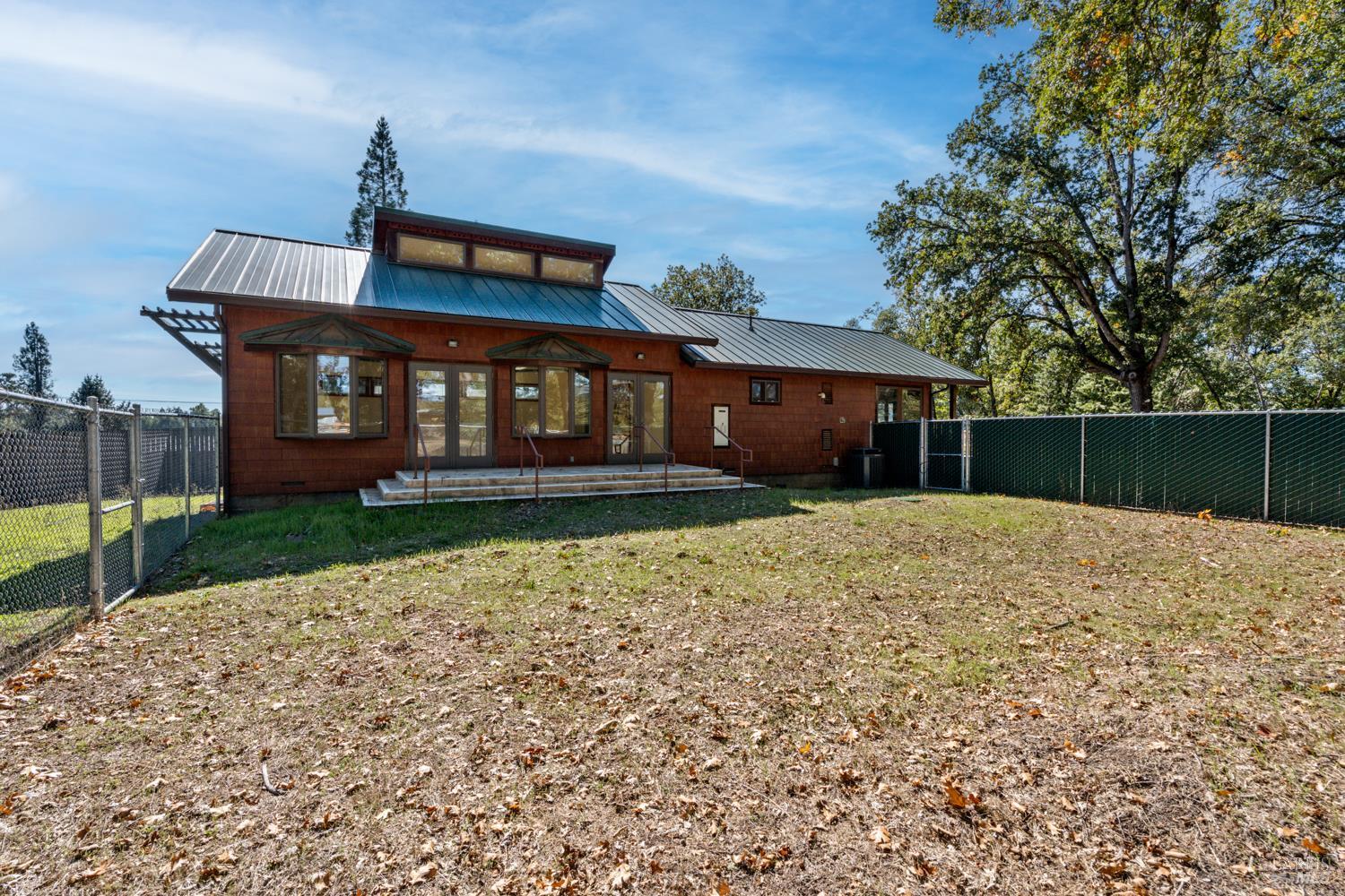 10185 East Road Redwood Valley CA 95470