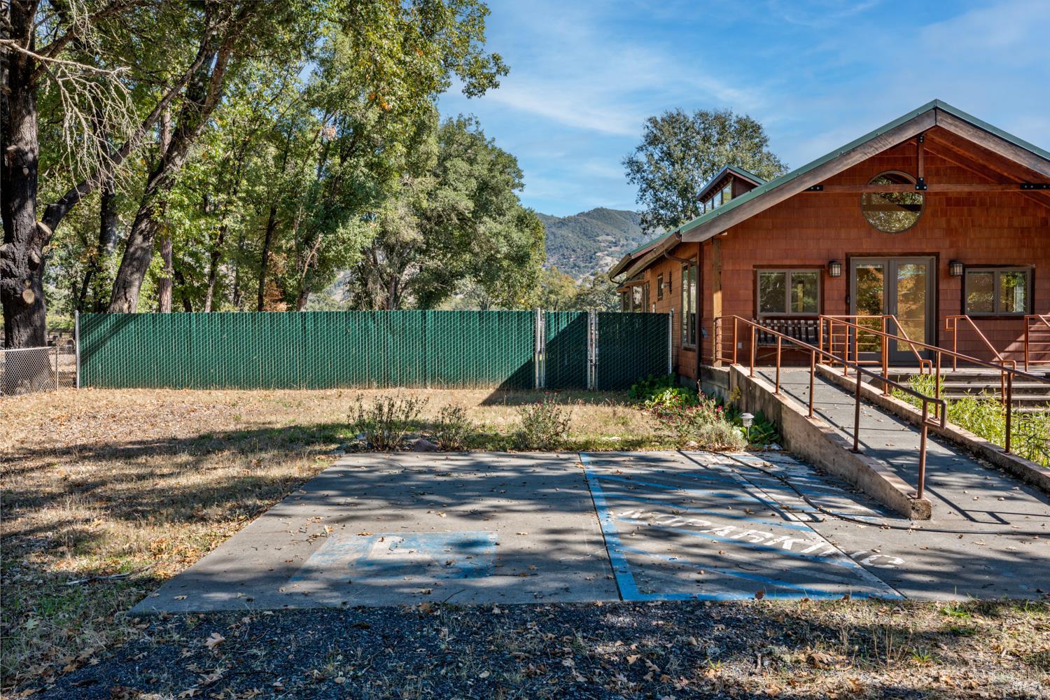 10185 East Road Redwood Valley CA 95470