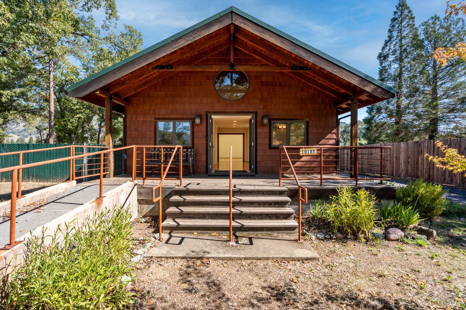 10185 East Road Redwood Valley CA 95470