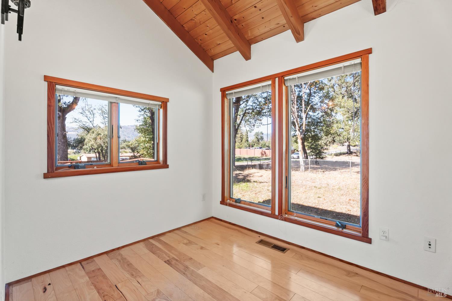 10185 East Road Redwood Valley CA 95470