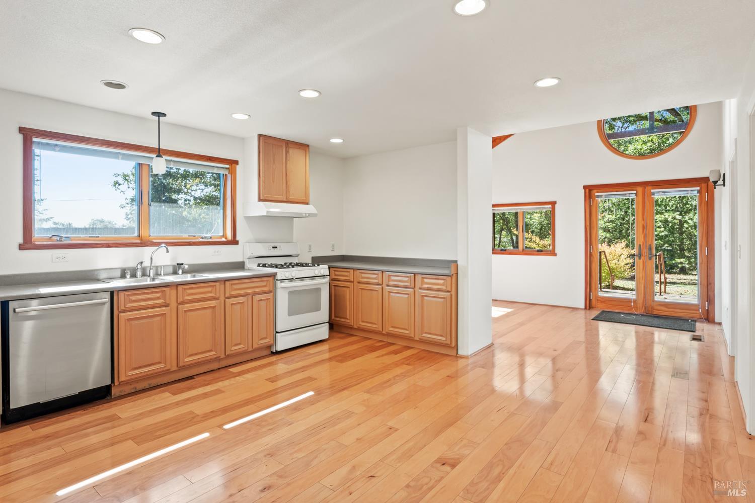 10185 East Road Redwood Valley CA 95470