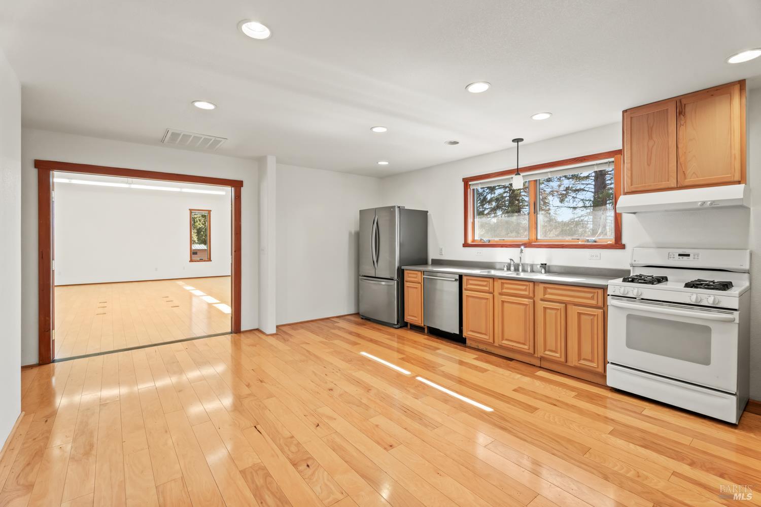 10185 East Road Redwood Valley CA 95470