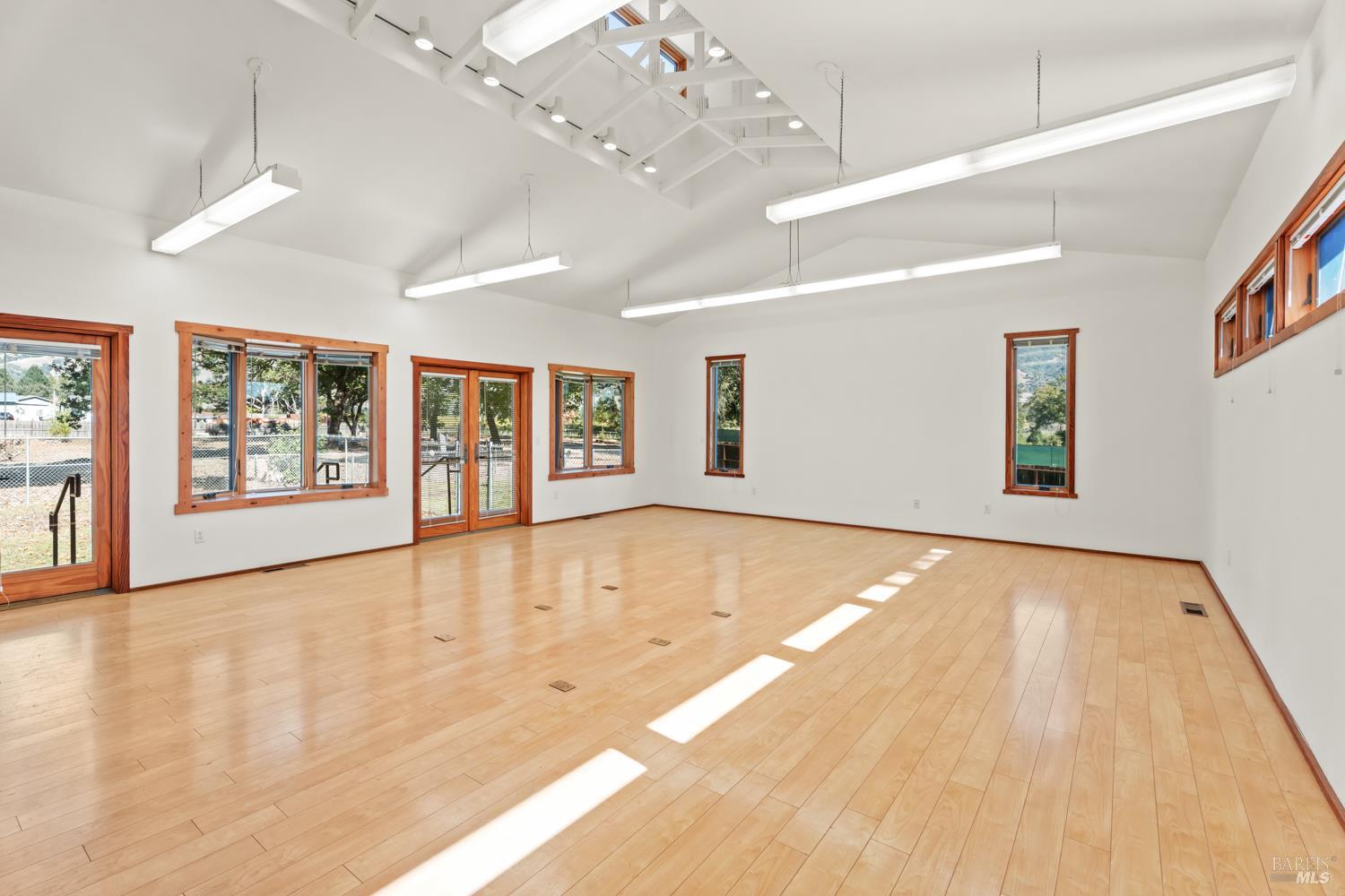 10185 East Road Redwood Valley CA 95470