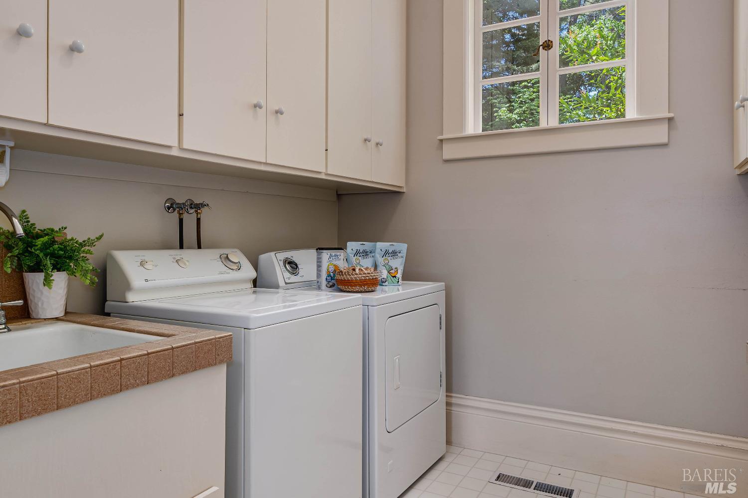 1105 Lodi Lane St. Helena CA 94574