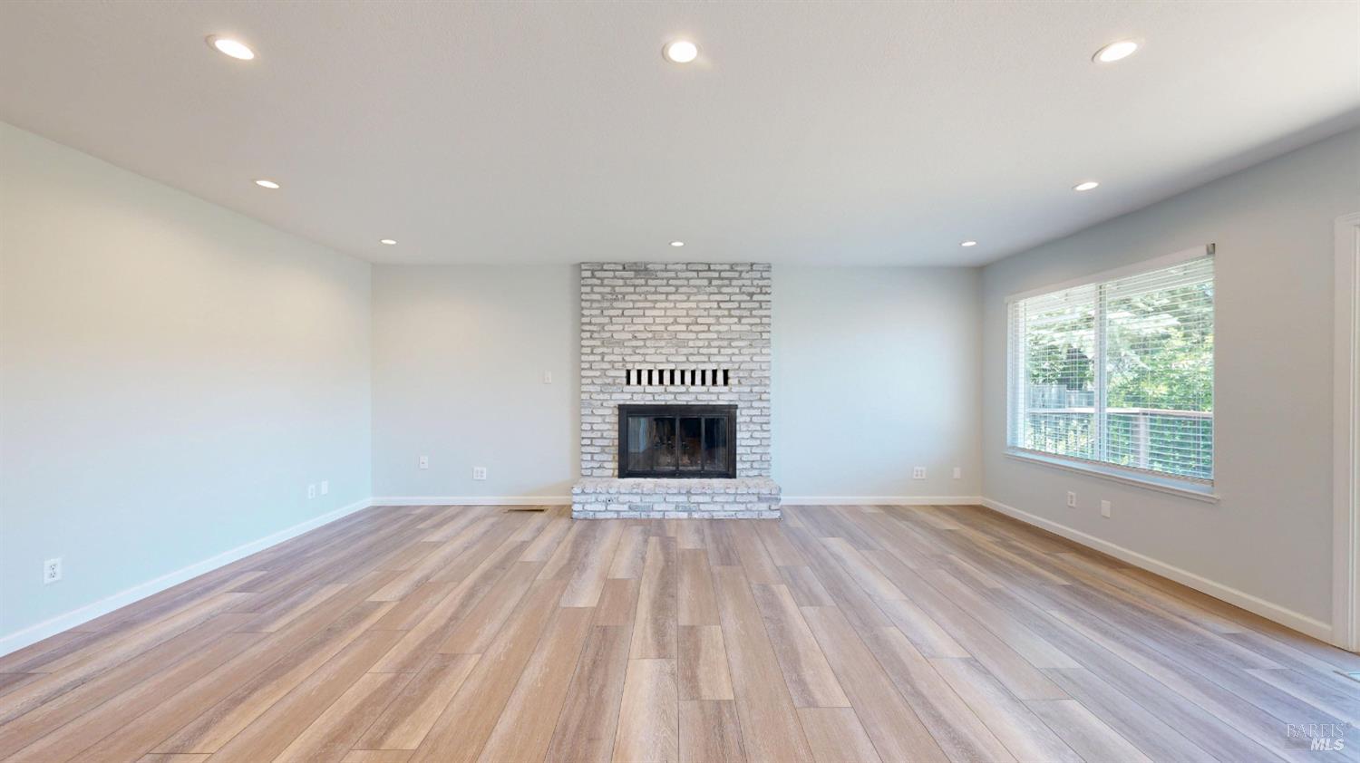404 N Foothill Boulevard Cloverdale CA 95425