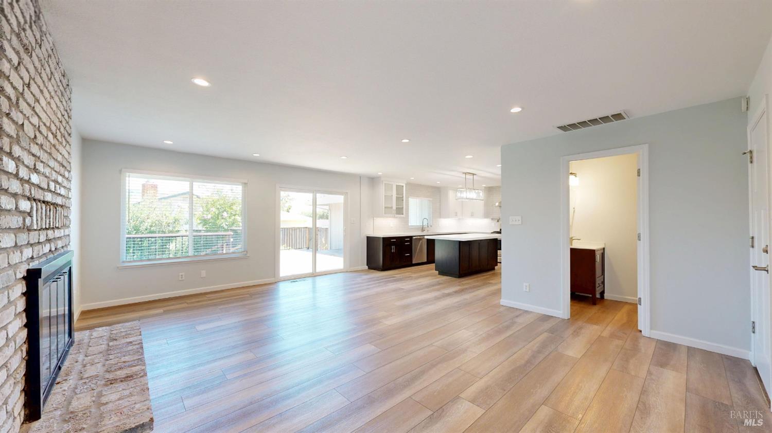 404 N Foothill Boulevard Cloverdale CA 95425
