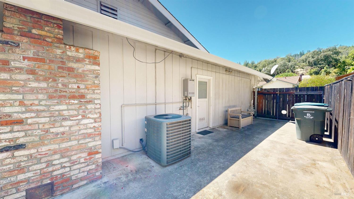 404 N Foothill Boulevard Cloverdale CA 95425