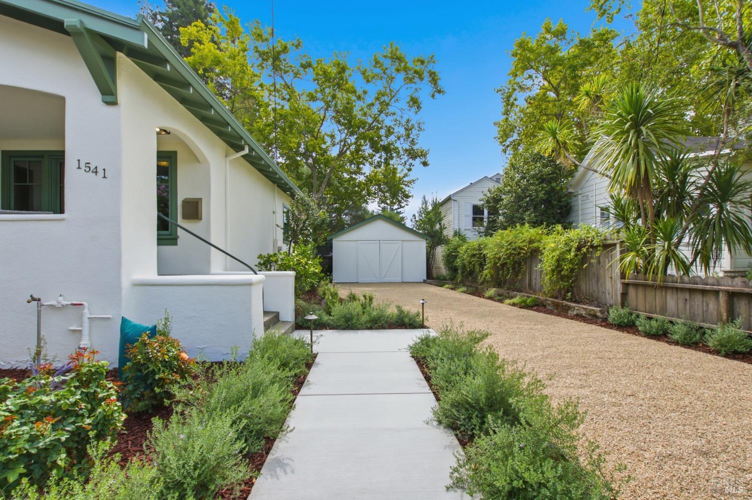 1541 Adams Street St. Helena CA 94574