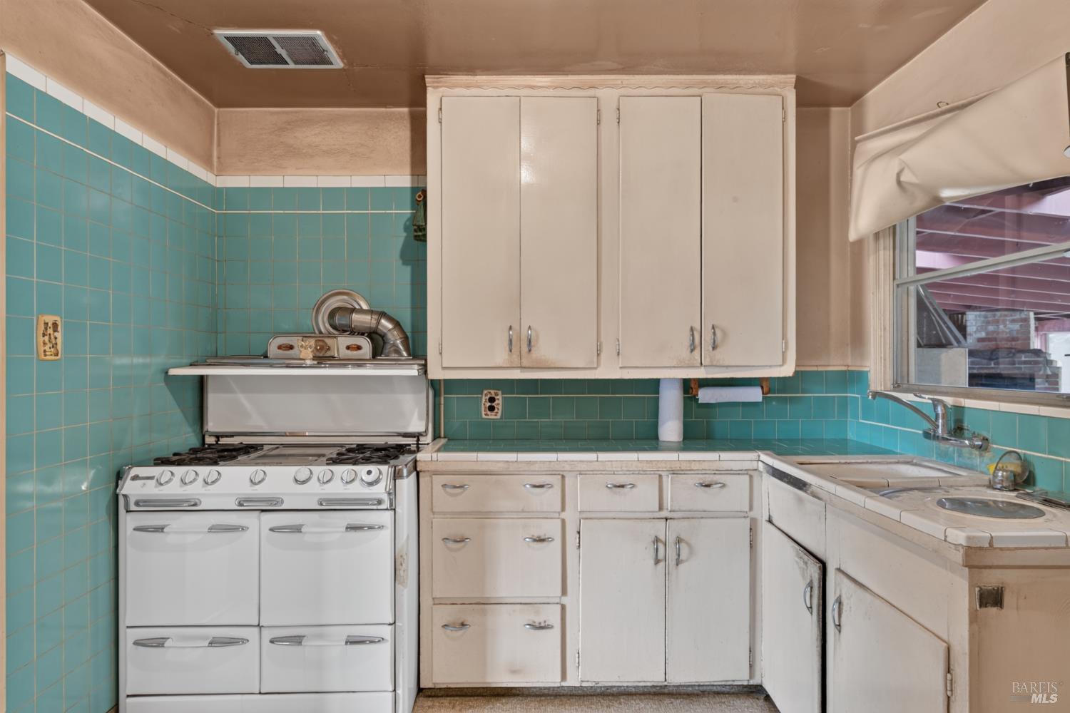 2290 Corby Avenue Santa Rosa CA 95407