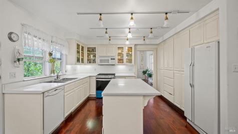 113 Heidi Lane Cloverdale CA 95425