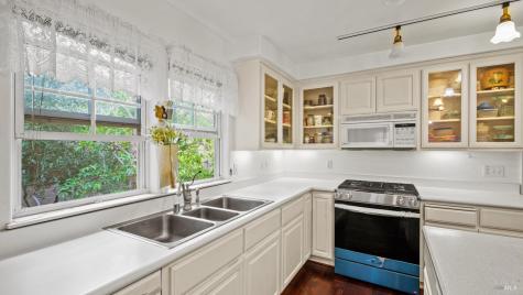 113 Heidi Lane Cloverdale CA 95425