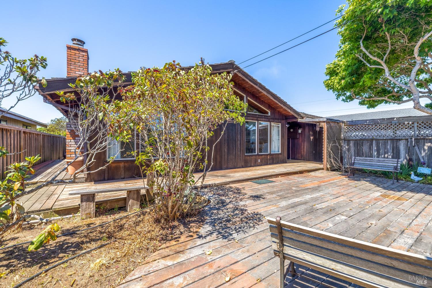 215 S Sanderson Way Fort Bragg CA 95437