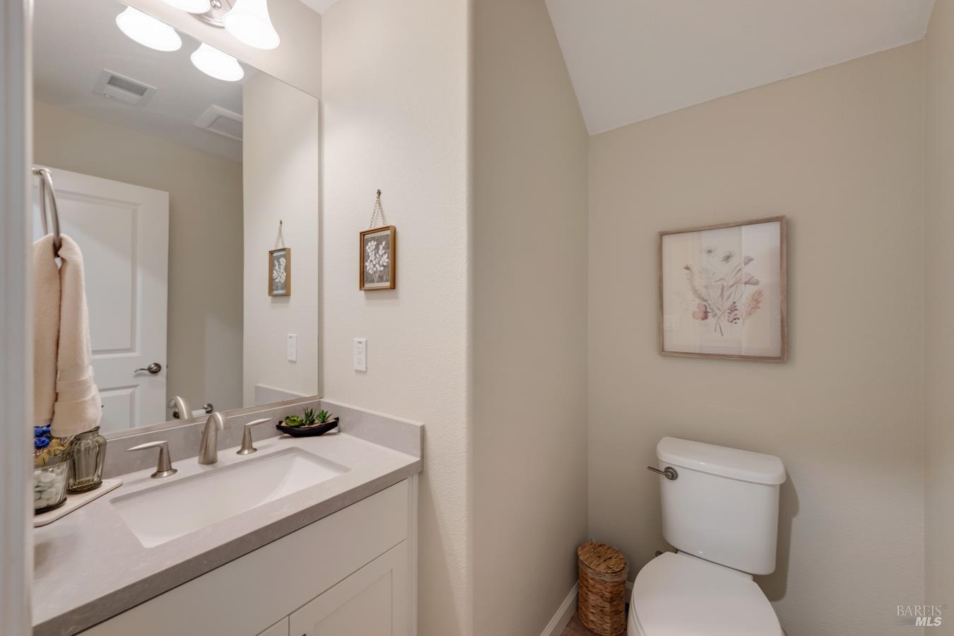 1653 Wildflower Way Rohnert Park CA 94928