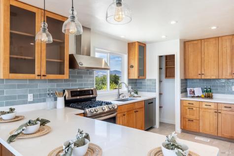 1676 Chiquita Road Healdsburg CA 95448