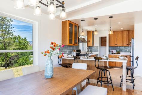 1676 Chiquita Road Healdsburg CA 95448