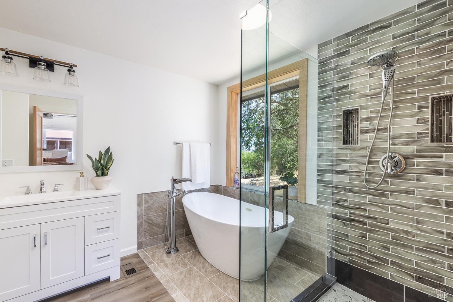 1676 Chiquita Road Healdsburg CA 95448