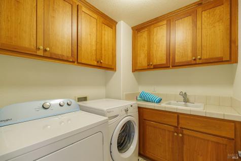 68 Pinheiro Circle Novato CA 94945
