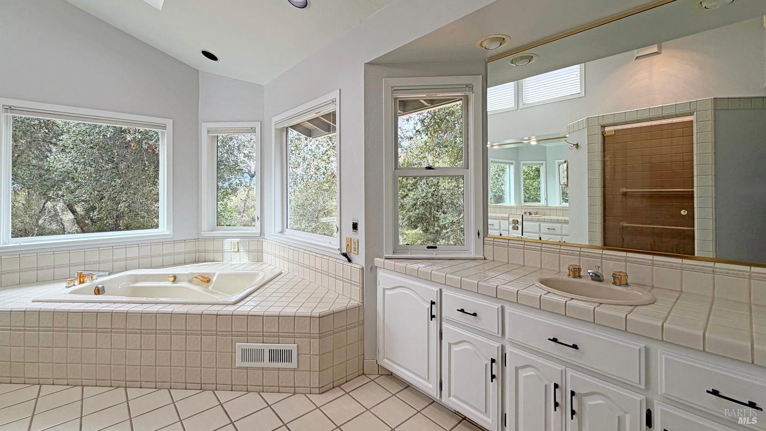2090 Sierra Place Ukiah CA 95482