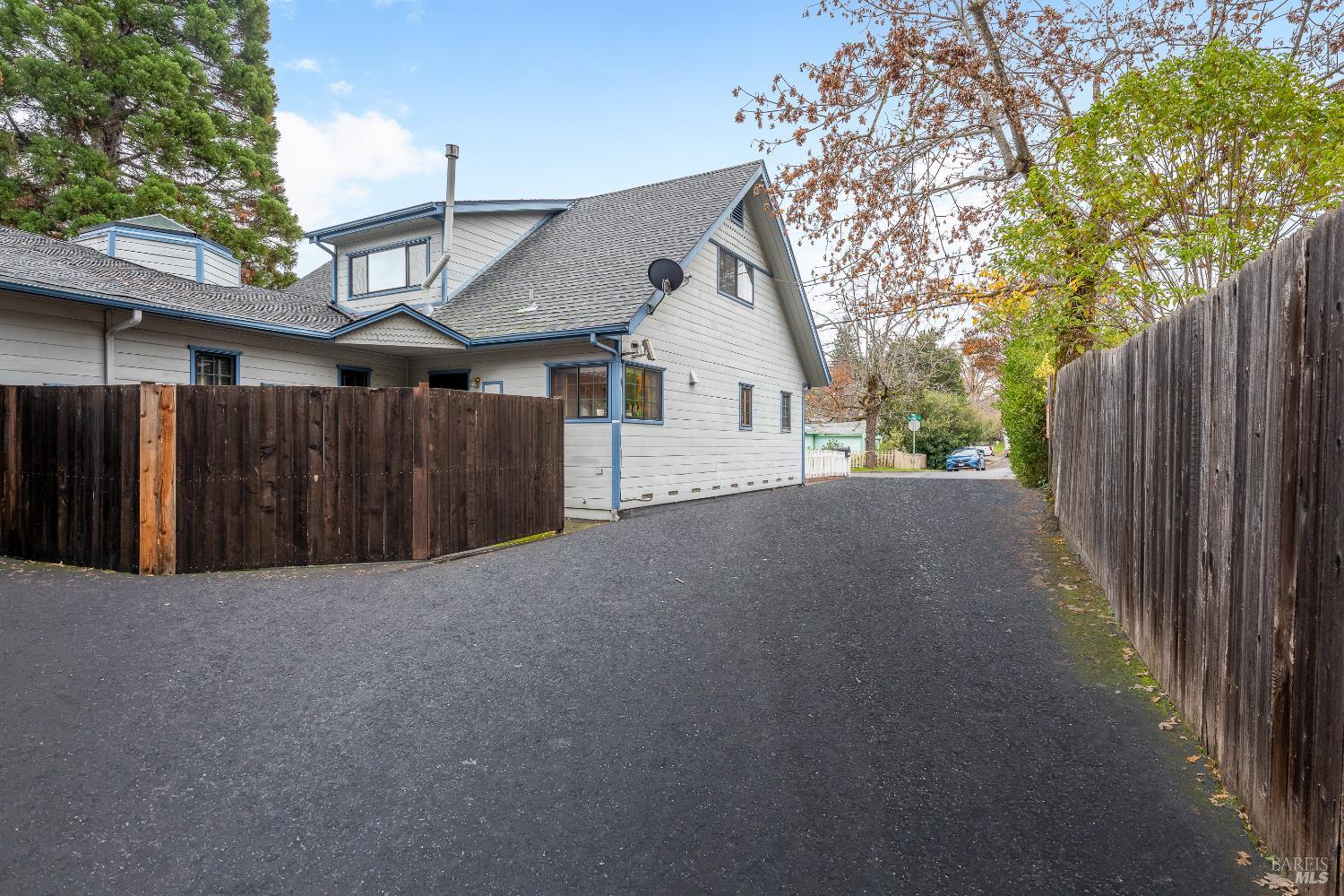 1096 W Standley Street Ukiah CA 95482