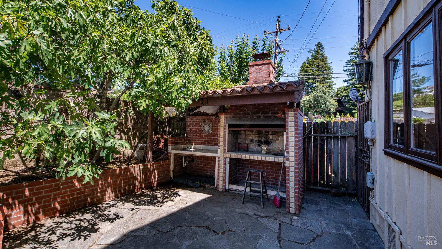 2797 Las Gallinas Avenue San Rafael CA 94903