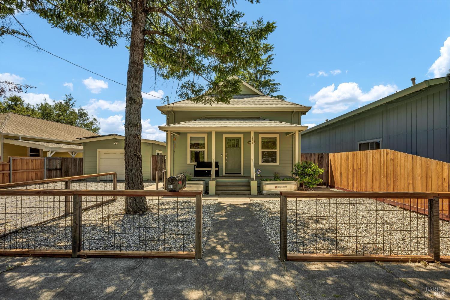 211 Mulberry Street Cloverdale CA 95425