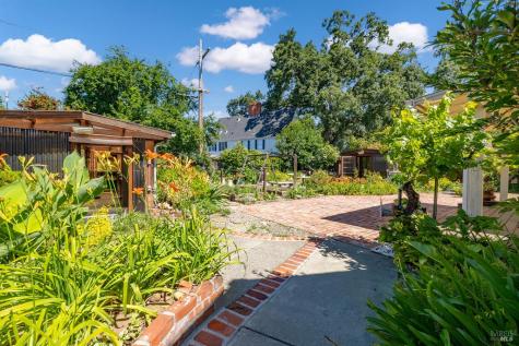 2453 Delevan Way Santa Rosa CA 95404