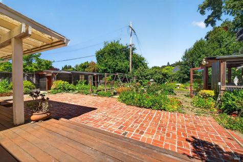 2453 Delevan Way Santa Rosa CA 95404