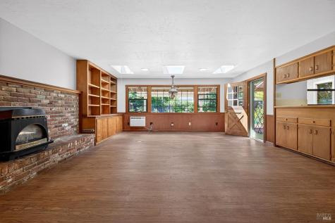 2453 Delevan Way Santa Rosa CA 95404