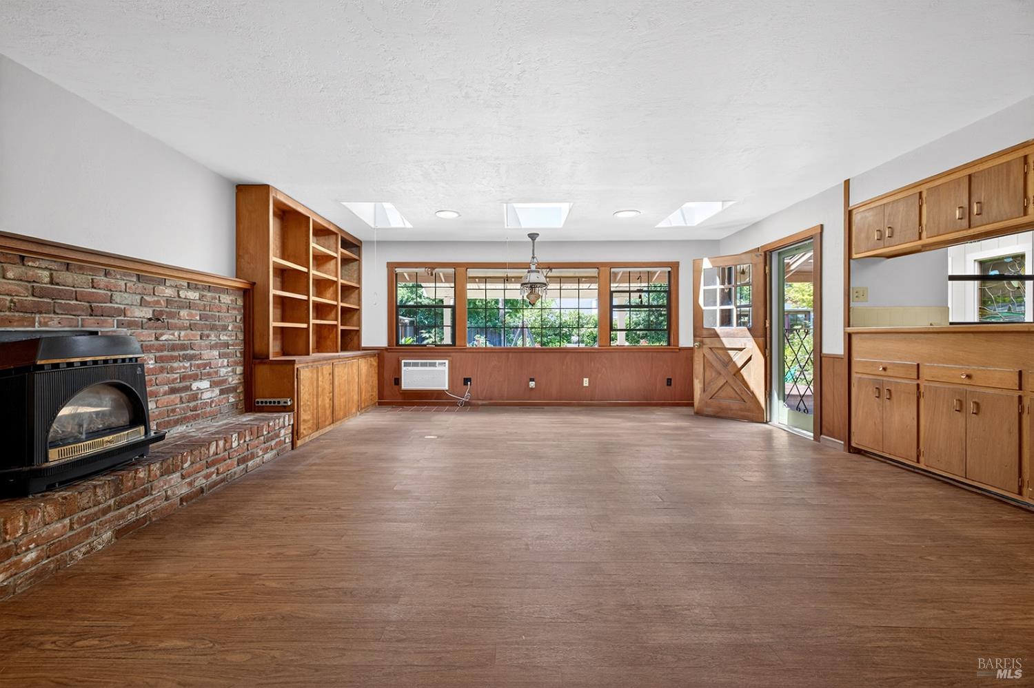 2453 Delevan Way Santa Rosa CA 95404